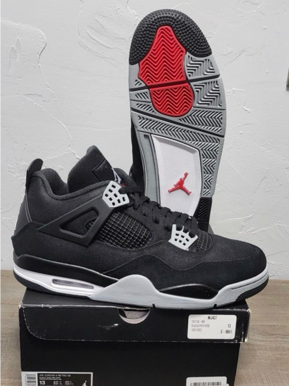 Air Jordan 4 Retro Men’s Black/Red Basketball Sneakers size 11